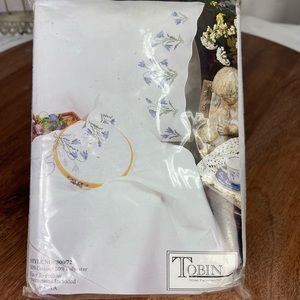 Tobin One pair of permanent press pillow cases.